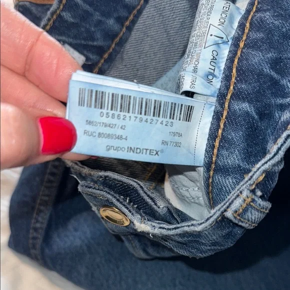 Zara Blue Relaxed Denim with Faded Finish - Picture 7 of 7